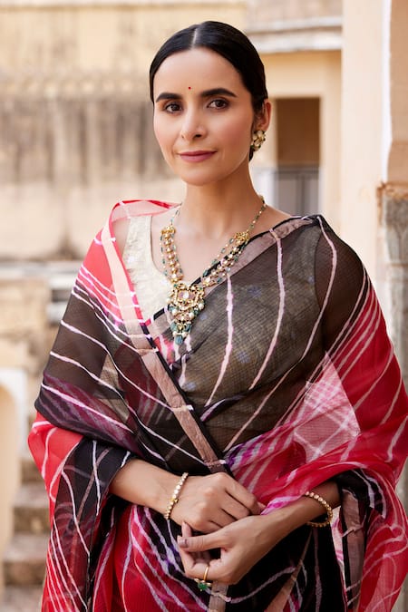 Buy Geroo Jaipur Red Silk, Kota Doria Leheriya Dyed Saree With Unstitched Blouse Fabric Online at Aza Fashions Buy_Geroo Jaipur_Red Silk, Kota Doria Leheriya Dyed Saree With Unstitched Blouse Fabric _Online_at_Aza_Fashions