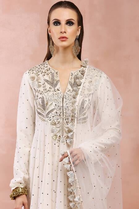 Payal Singhal Off White Silkmul Embroidery Notched Bagh Anarkali Set at Aza Fashions Payal Singhal_Off White Silkmul Embroidery Notched Bagh Anarkali Set _at_Aza_Fashions