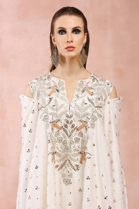Payal Singhal_Off White Silkmul Embroidered Notched Peplum Kurta Salwar Set _at_Aza_Fashions