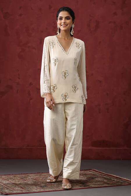 Minaki_Ivory Silk, Georgette Sequins, Crystals Embellished Slit Sleeve Kurta With Pant _Online_at_Aza_Fashions