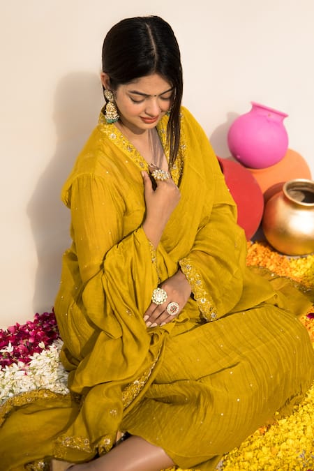 Mithi Supari Yellow Chanderi Embroidery, Zari V-neck Chameli Kurta Pant Set at Aza Fashions Mithi Supari_Yellow Chanderi Embroidery, Zari V-neck Chameli Kurta Pant Set _at_Aza_Fashions