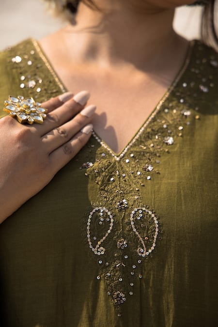 Mithi Supari Green Chanderi, Cotton Sequins, Embroidery V-neck Savani Kurta Pant Set at Aza Fashions Mithi Supari_Green Chanderi, Cotton Sequins, Embroidery V-neck Savani Kurta Pant Set _at_Aza_Fashions