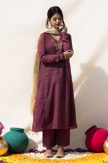 Buy_Mithi Supari_Wine Tissue, Cotton Sequins, Mirrors, Embroidery V-neck Bedina Kurta Set _Online_at_Aza_Fashions