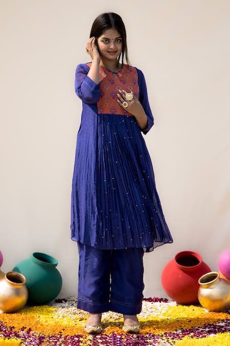 MITHI SUPARI Blue Mul Chanderi Hand Embroidered Brocade Round Yoke Tunic And Pant Set 