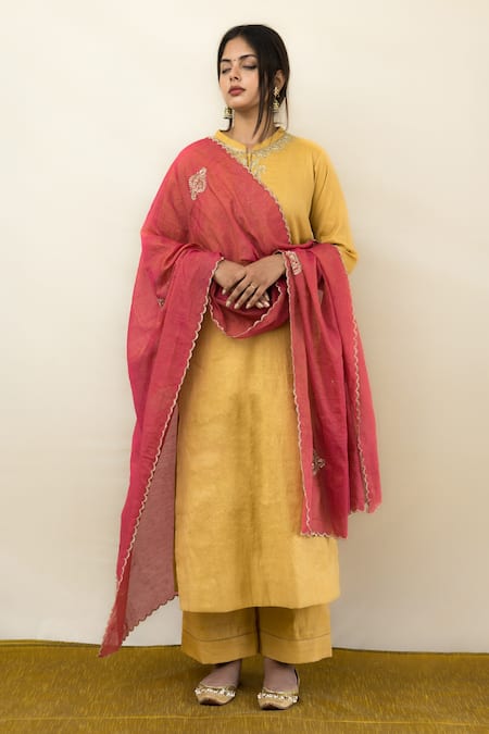 MITHI SUPARI Neck Embroidered Kurta Pant Set 