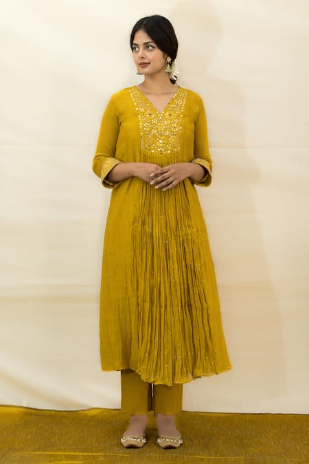 MITHI SUPARI Yellow Malai Chanderi Hand Embroidered Mirror Tunic  V Neck Yoke And Pant Set 