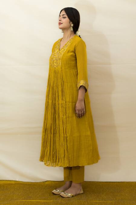 Mithi Supari Yellow Chanderi, Cotton Embroidery V-neck Yoke Tunic And Pant Set Online at Aza Fashions Mithi Supari_Yellow Chanderi, Cotton Embroidery V-neck Yoke Tunic And Pant Set _Online_at_Aza_Fashions