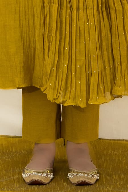 Mithi Supari Yellow Chanderi, Cotton Embroidery V-neck Yoke Tunic And Pant Set at Aza Fashions Mithi Supari_Yellow Chanderi, Cotton Embroidery V-neck Yoke Tunic And Pant Set _at_Aza_Fashions