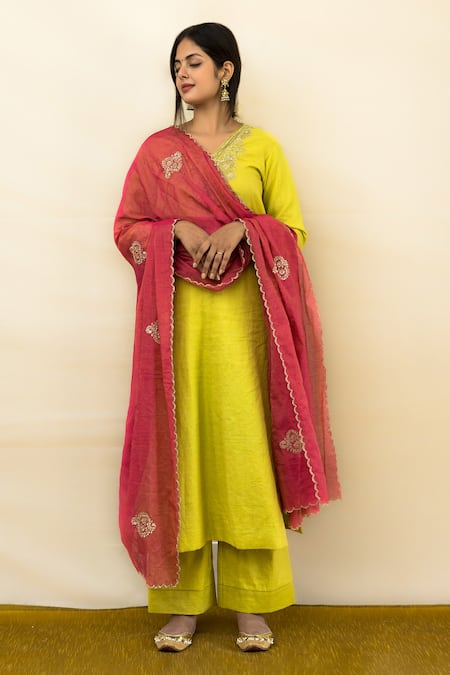 MITHI SUPARI Keri Neck Embroidered Kurta Pant Set 