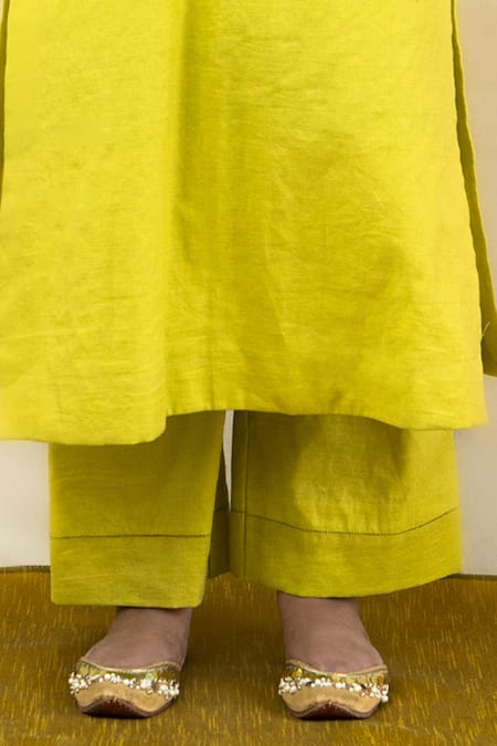 Buy Mithi Supari Green Tissue, Silk Embroidery, Sequins, Mirrors V-neck Keri Kurta Pant Set Buy_Mithi Supari_Green Tissue, Silk Embroidery, Sequins, Mirrors V-neck Keri Kurta Pant Set