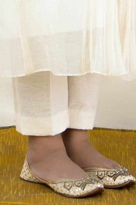 Mithi Supari Ivory Chanderi, Cotton Mirrors V-neck Meer Front Gathered Tunic And Pant Set at Aza Fashions Mithi Supari_Ivory Chanderi, Cotton Mirrors V-neck Meer Front Gathered Tunic And Pant Set _at_Aza_Fashions