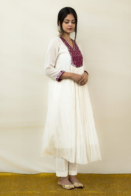 Buy Mithi Supari Ivory Chanderi Mirrors V-neck Meer Yoke Embroidered Tunic Pant Set Online at Aza Fashions Buy_Mithi Supari_Ivory Chanderi Mirrors V-neck Meer Yoke Embroidered Tunic Pant Set _Online_at_Aza_Fashions