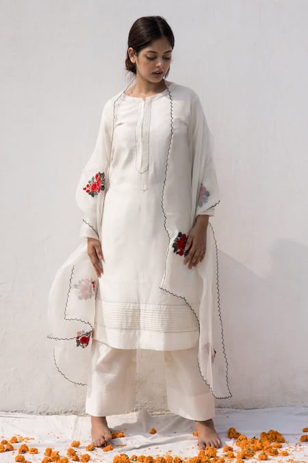 MITHI SUPARI Maya Round Neck Kurta Pant Set 
