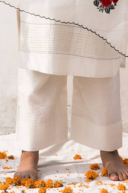 Buy_Mithi Supari_Ivory Silk, Organza Embroidery, Piping Round Neck Maya Kurta Pant Set 