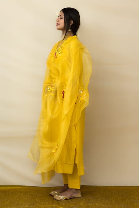 Buy_Mithi Supari_Yellow Silk, Organza, Chanderi Embroidery V-neck Malti Solid Kurta Pant Set _Online_at_Aza_Fashions