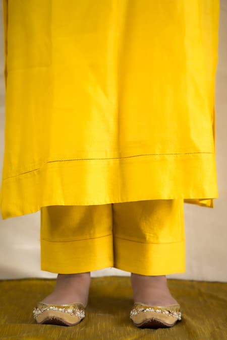 Buy_Mithi Supari_Yellow Silk, Organza, Chanderi Embroidery V-neck Malti Solid Kurta Pant Set 