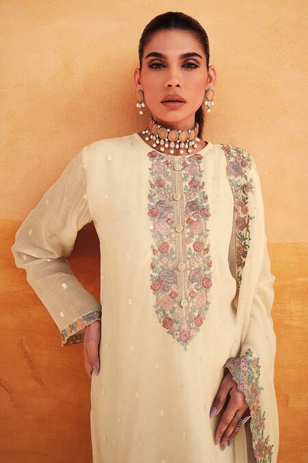 Label Varsha White Viscose Embroidery Round Neck Floral Bloom Placket Kurta Palazzo Set Online at Aza Fashions Label Varsha_White Viscose Embroidery Round Neck Floral Bloom Placket Kurta Palazzo Set_Online_at_Aza_Fashions