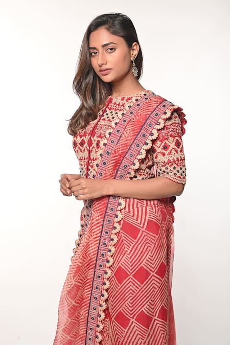 Soumodeep Dutta_Red Handloom Cotton Embroidery, Mirrors Round Neck Block Print Skirt Saree Set _Online_at_Aza_Fashions