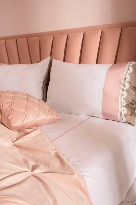 Shop LA Paloma Peach Velvet Pinch Quilt Bedspread Set at Aza Fashions Shop_LA Paloma_Peach Velvet Pinch Quilt Bedspread Set_at_Aza_Fashions