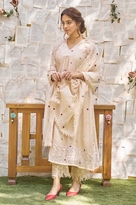 Shop_Naaz By Noor_Beige Cotton, Organza, Chanderi Lace, Embroidery Heart Thread Kurta Pant Set _Online_at_Aza_Fashions
