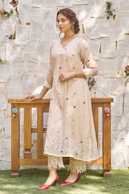 Buy_Naaz By Noor_Beige Cotton, Organza, Chanderi Lace, Embroidery Heart Thread Kurta Pant Set 