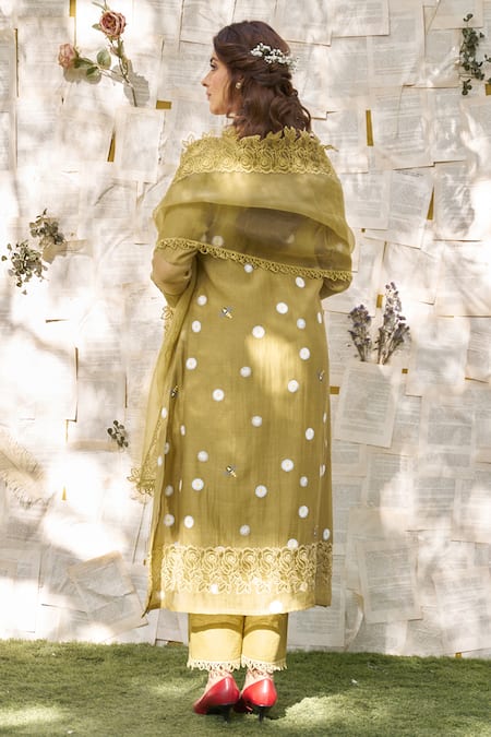 Naaz By Noor Daisy Thread Embroidered Kurta Pant Set 