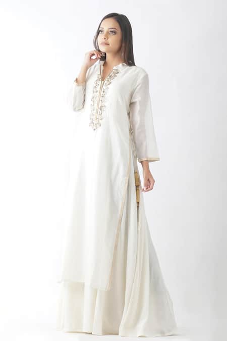 Buy_OMI_White Chanderi Sequins Mandarin Collar Embroidered Yoke Layered Kurta _Online_at_Aza_Fashions