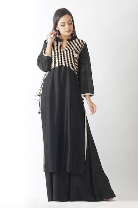 OMI Black Chanderi Gota Patti Mandarin Collar Work Yoke Layered Kurta 