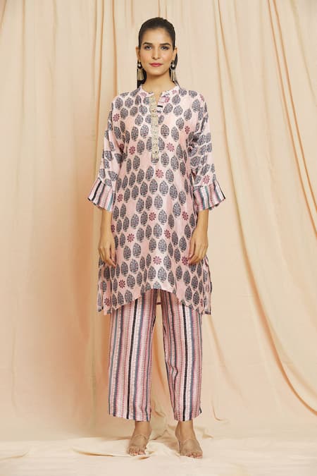 Meghna Panchmatia Pink Silk Embroidery Mandarin Collar Mughal Print Kurta With Pant at Aza Fashions Meghna Panchmatia_Pink Silk Embroidery Mandarin Collar Mughal Print Kurta With Pant _at_Aza_Fashions