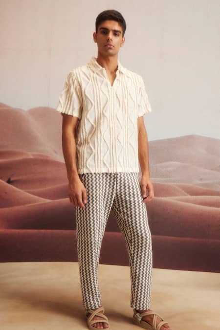 Dash And Dot_Off White Cotton Textured Organic T-shirt _Online_at_Aza_Fashions