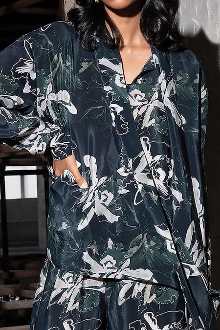 Buy Therealb Multi Color Viscose Bandeau Neck Island Paradise Bow Collar Shirt Online at Aza Fashions Buy_Therealb_Multi Color Viscose Bandeau Neck Island Paradise Bow Collar Shirt _Online_at_Aza_Fashions