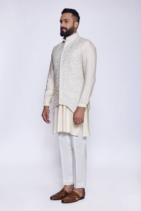 Arjuun Kilachand Beige Linen, Silk Embroidery Floral Bundi And Kurta Set Online at Aza Fashions Arjuun Kilachand_Beige Linen, Silk Embroidery Floral Bundi And Kurta Set _Online_at_Aza_Fashions