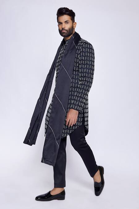 Arjuun Kilachand_Black Linen Silk Hand Embroidered Beads And Cut Dana Work Chevron Sherwani _Online_at_Aza_Fashions