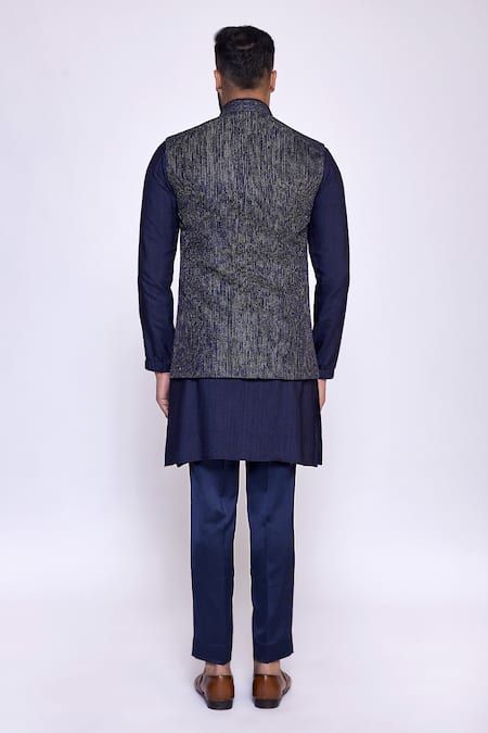 Arjuun Kilachand Badla Embroidered Bundi & Kurta Set 