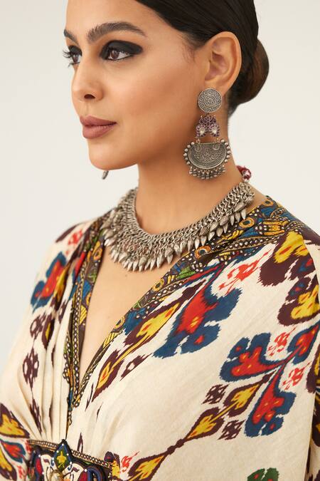 Rajdeep Ranawat Beige Silk Embroidery V-neck Imama Geometric Pattern Kaftan at Aza Fashions Rajdeep Ranawat_Beige Silk Embroidery V-neck Imama Geometric Pattern Kaftan_at_Aza_Fashions