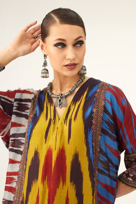 Rajdeep Ranawat_Yellow Silk Beads V-neck Banera Geometric Pattern Tunic_at_Aza_Fashions
