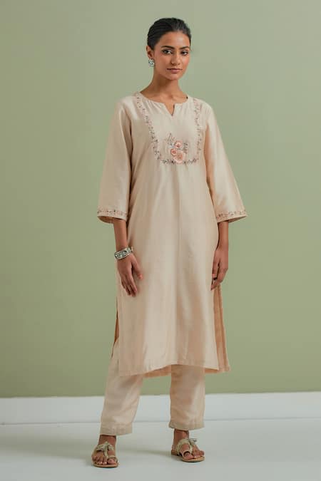 Priya Chaudhary Floral Embroidered Kurta 