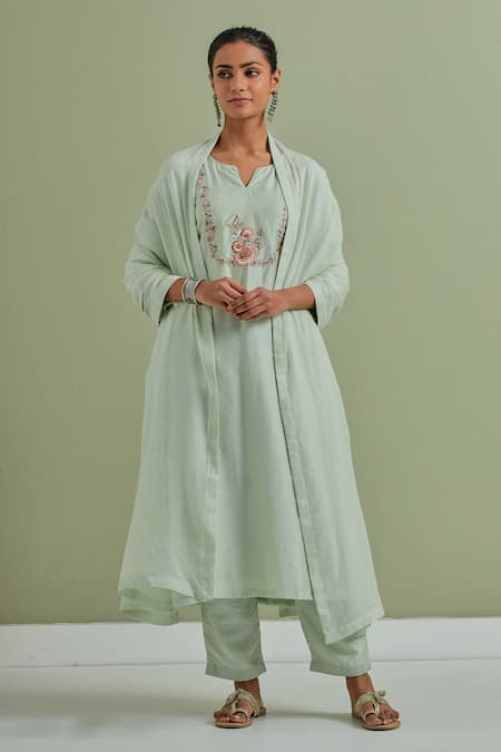 Priya Chaudhary Green Chanderi Silk Embroidered Floral Notched Straight Kurta Set 