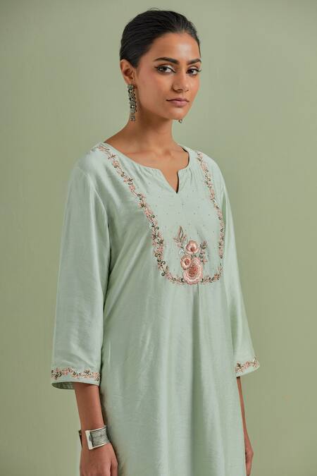 Priya Chaudhary_Green Chanderi Silk, Kota Doria Embroidery Split Floral Straight Kurta Set _Online_at_Aza_Fashions