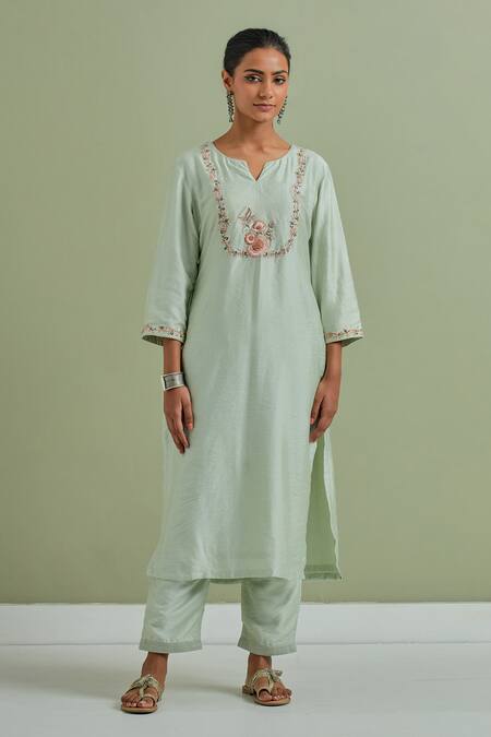 Priya Chaudhary_Green Chanderi Silk, Kota Doria Embroidery Split Floral Straight Kurta Set _at_Aza_Fashions