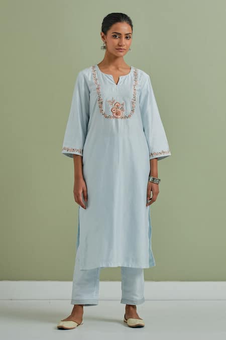 Priya Chaudhary Blue Chanderi Silk Embroidered Floral Notched Straight Kurta And Pant Set 