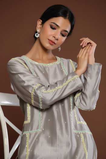 Palak Khandelwal Grey Chanderi, Organza Cut Work, Pearls Round Cutdana Embroidered Kurta Pant Set at Aza Fashions Palak Khandelwal_Grey Chanderi, Organza Cut Work, Pearls Round Cutdana Embroidered Kurta Pant Set _at_Aza_Fashions