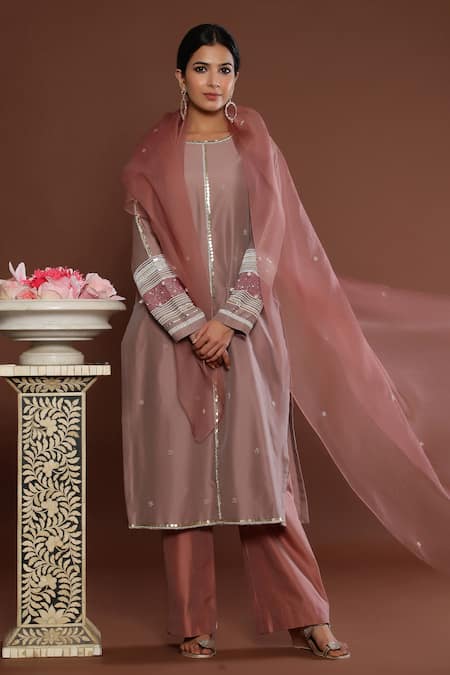 Palak Khandelwal Pink Chanderi, Organza Cut Work, Pearls Round Sleeve Embroidered Kurta Pant Set