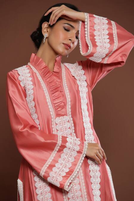 Palak Khandelwal Pink Chanderi Embroidery Split V-neck High-low Kurta And Pant Set at Aza Fashions Palak Khandelwal_Pink Chanderi Embroidery Split V-neck High-low Kurta And Pant Set _at_Aza_Fashions