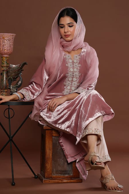 Palak Khandelwal Pink Velvet, Chanderi, Organza Pearls, Diamonds, Cut Work, Kurta Pant Set Online at Aza Fashions Palak Khandelwal_Pink Velvet, Chanderi, Organza Pearls, Diamonds, Cut Work, Kurta Pant Set _Online_at_Aza_Fashions