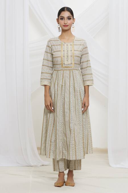 Samyukta Singhania_Off White Cotton, Silk Lace, Zari Round Neck Geometric Pattern Anarkali Set_Online_at_Aza_Fashions