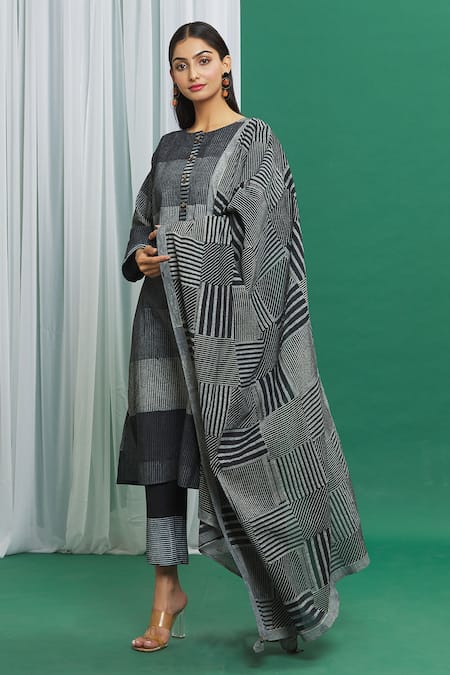 Buy_Banana Labs_Black Cotton Round Neck Stripe Print Kurta And Pant Set _Online_at_Aza_Fashions