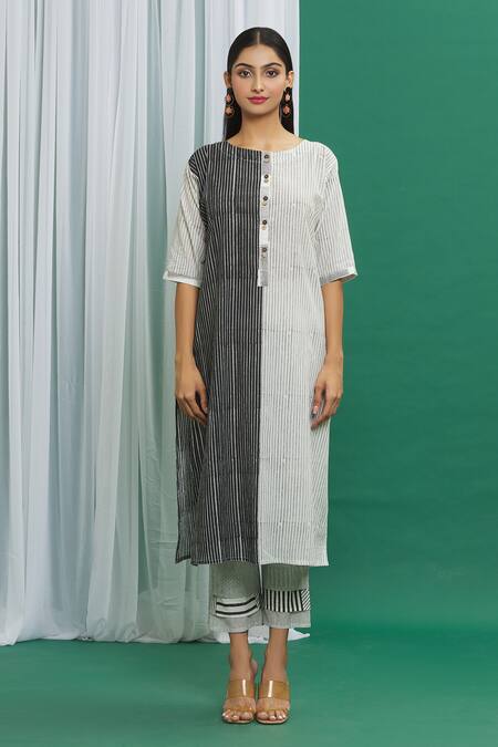 Banana Labs_White Cotton Tassels Round Neck Printed Kurta Set _Online_at_Aza_Fashions