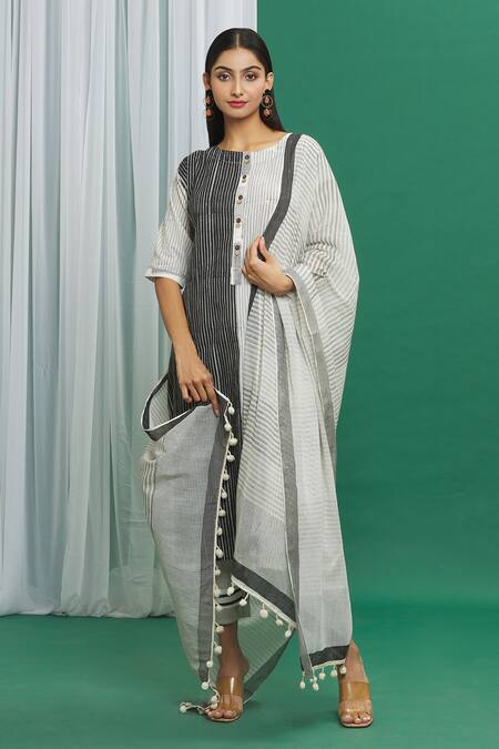 Buy_Banana Labs_White Cotton Tassels Round Neck Printed Kurta Set _Online_at_Aza_Fashions