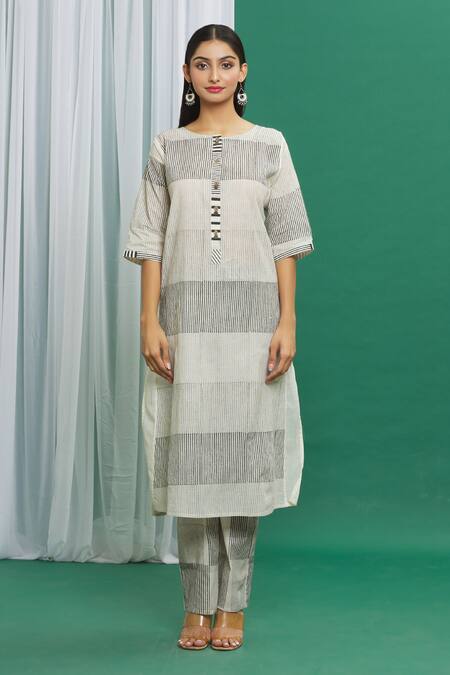 Banana Labs_Black Cotton Round Neck Printed Kurta And Pant Set _Online_at_Aza_Fashions